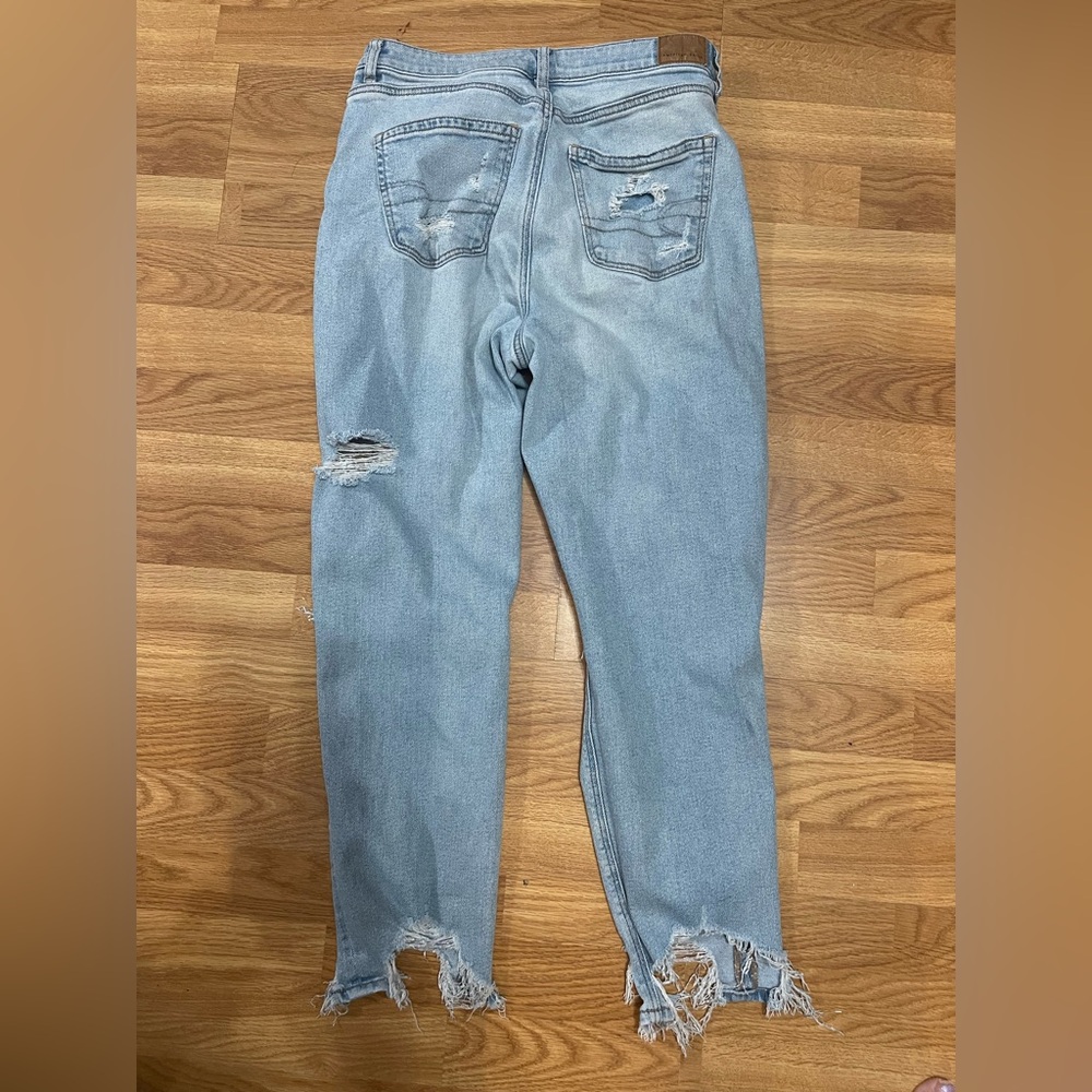 American Eagle Outfitters Light Blue Distressed Jeans - Picture 2 of 4